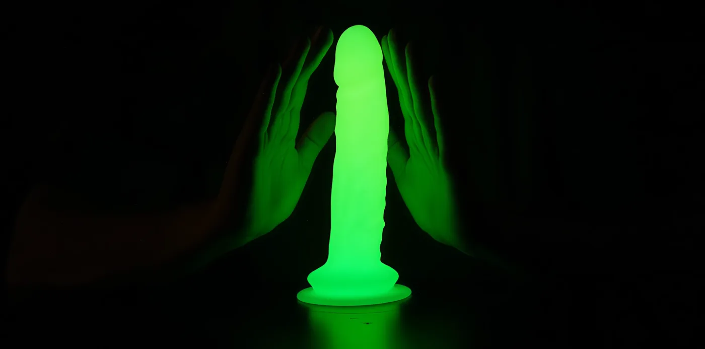 Glow in the dark днём и в темноте
